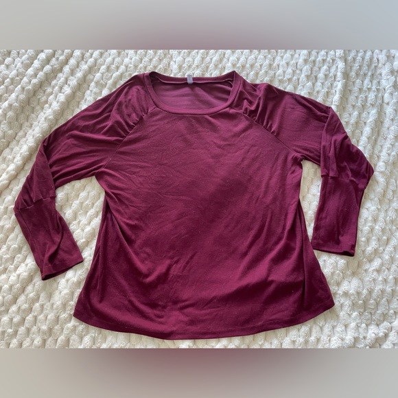 Women’s XL Gray and Burgundy Wine long sleeve tops - Picture 2 of 3